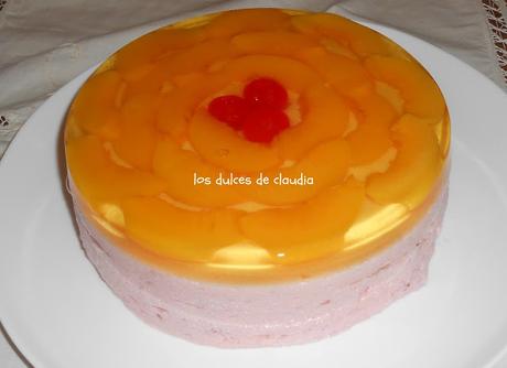 Torta helada con melocotones