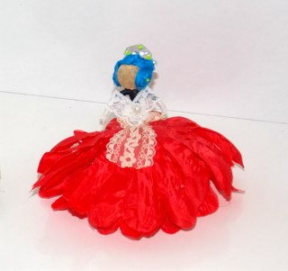 Muñeca fallera Muñeca fallera hecha con flores