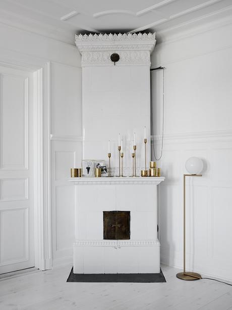 Únicamente decoración con molduras chimeneas con hueco dorado