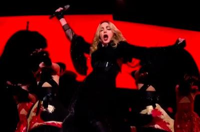 Madonna presenta su firma de cosméticos en Japón