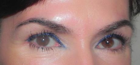 Tendencias de primavera: Bright Blue Eyes (Look, manicura & outfit)