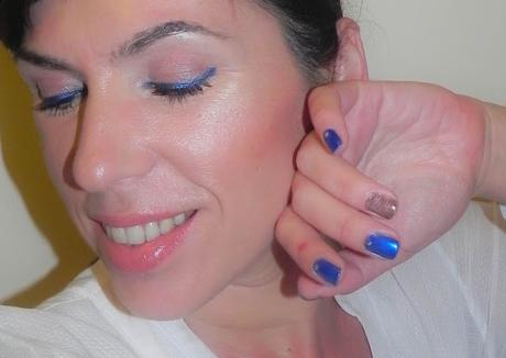 Tendencias de primavera: Bright Blue Eyes (Look, manicura & outfit)