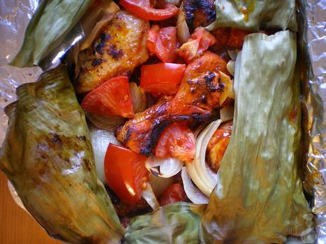 Pollo yucateco {pollo al achiote o pibil} Recién horneado Pollo yucateco {pollo al achiote o pibil} Recién horneado