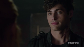 El cautivador Alec Lightwood y el hierático Jace Wayland El cautivador Alec Lightwood y el hierático Jace Wayland