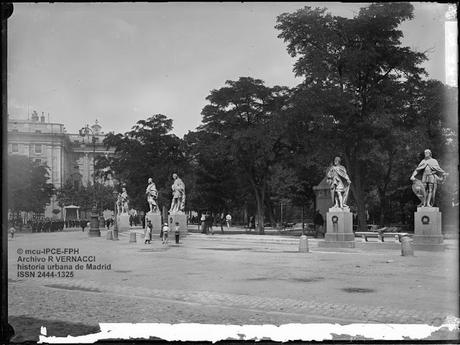 Fototeca. Las estatuas de la Plaza de Oriente