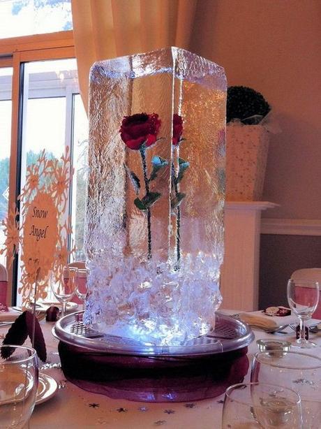 Centros de mesa con hielo y flores para bodas. #CentrosDeMesa: 