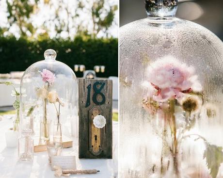 Haz un centro de mesa de flores encantado. | 33 maneras sutiles de agregar tu amor por Disney en tu boda: 
