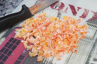 Babá Napolitano sin lactosacon papaya seca en sorbete de limón al cava Babá Napolitano sin lactosacon papaya seca en sorbete de limón al cava