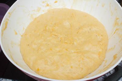 Babá Napolitano sin lactosacon papaya seca en sorbete de limón al cava Babá Napolitano sin lactosacon papaya seca en sorbete de limón al cava