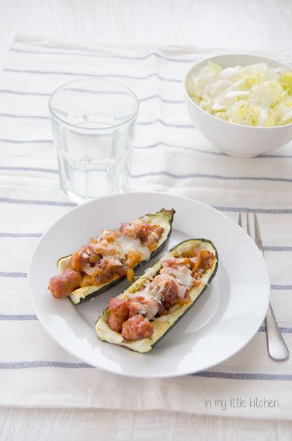 Calabacines rellenos de salchicha Calabacines rellenos de salchicha