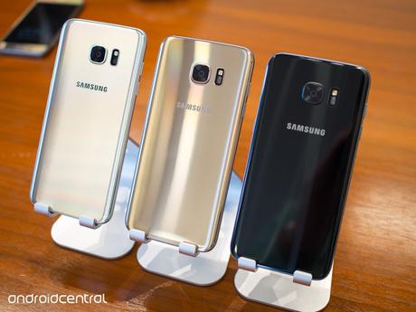 Samsung presenta el nuevo Galaxy S7, mejorado por donde se le mire