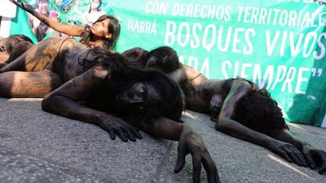 Indignación mundial por la muerte de indígenas peruanos, por derrame de petroleo