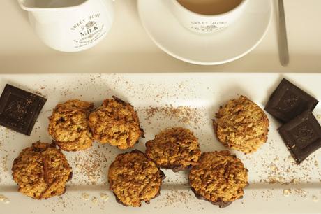 GALLETAS DE AVENA CON CHOCOLATE MUY SANOTAS