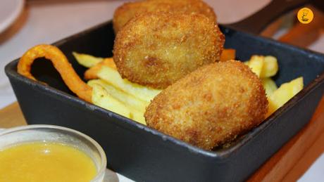 Croquetas de carrillera ibérica (4,50€) Lady Madonna Madrid