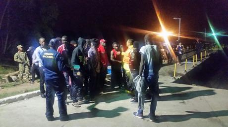 69 migrantes indocumentados, entre ellos cubanos, interceptados por la Armada de Colombia migrantes ilegales Colombia