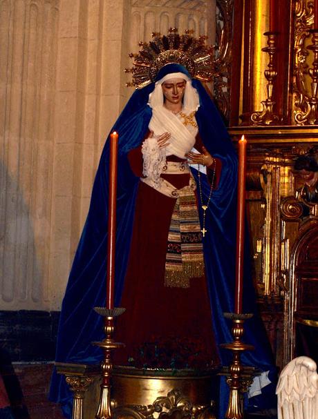 Besapiés al Cristo del Amor.