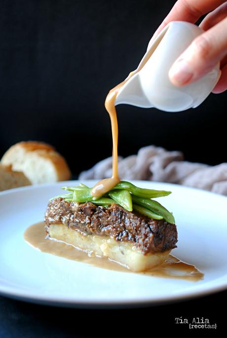 Lingote de rabo de toro y patata en su propio jugo. Receta con olla a presión