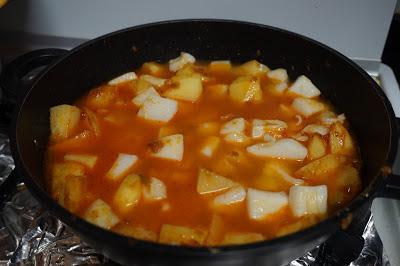 Guiso de sepia con patatas Guiso de sepia con patatas