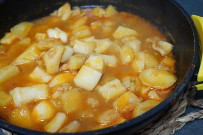 Guiso de sepia con patatas Guiso de sepia con patatas