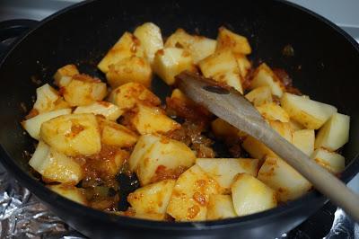 Guiso de sepia con patatas Guiso de sepia con patatas