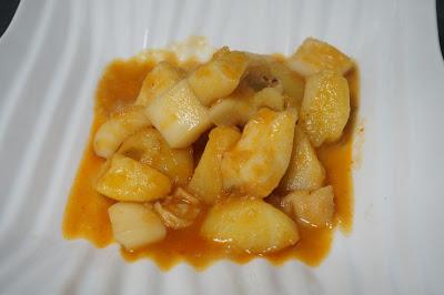 Guiso de sepia con patatas Guiso de sepia con patatas