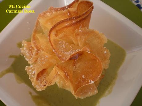 MONEDEROS DE PASTA BRICK RELLENOS DE SOBRASADA CON PATATAS Y UVAS PASAS