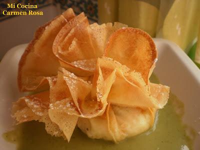 MONEDEROS DE PASTA BRICK RELLENOS DE SOBRASADA CON PATATAS Y UVAS PASAS