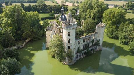 Château de la Mothe-Chandeniers, abandonado