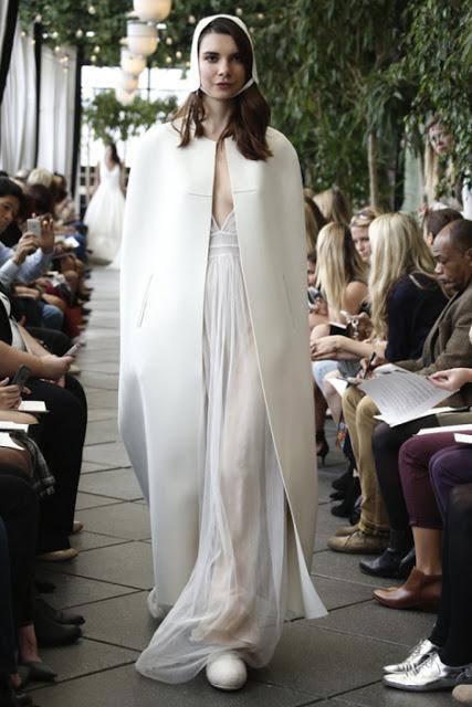 Vestido de novia con abrigo recto estilo años '70 de Delphine Manivet