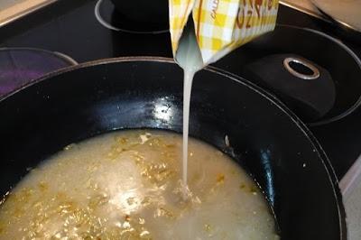 Potaje de garbanzos con espinacas y huevo flor