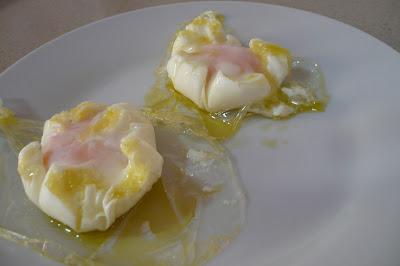 Potaje de garbanzos con espinacas y huevo flor