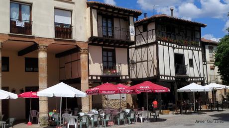 Burgos. Covarrubias. Casas de entramado y mortero