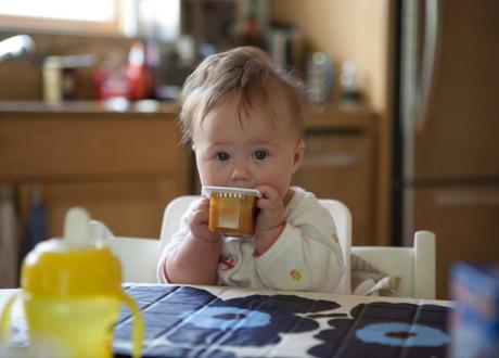 Baby Led Weaning o alimentación complementaria a demanda Introducción de alimentos sólidos en el bebé