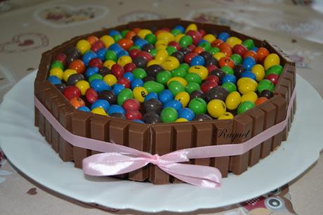 Tarta de Kit Kat y Conguitos de Colores