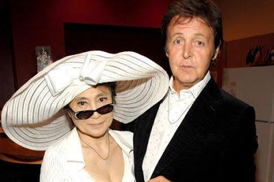 Yoko Ono es hospitalizada en Nueva York