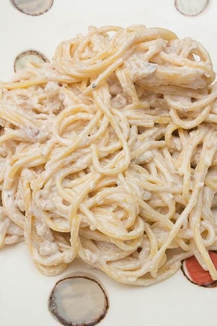 Espaguetis con salsa de nueces sin lactosa ni gluten