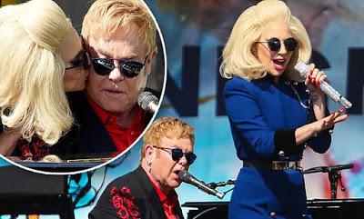 Elton John da concierto sorpresa en L A con Lady Gaga