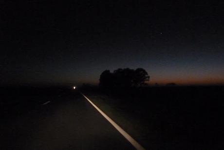 Amaneciendo en la ruta