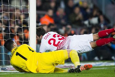 Barcelona 2-1 Sevilla. Inmerecida derrota, el Sevilla mereció más. Barcelona 2-1 Sevilla. Inmerecida derrota, el Sevilla mereció más.