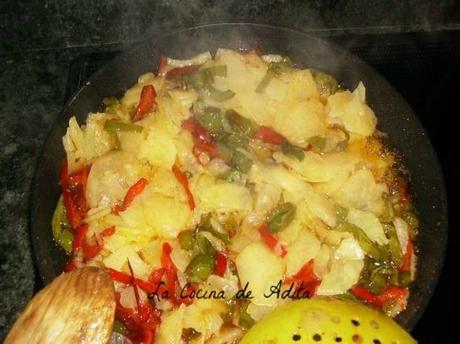 Fritada de patatas, pimientos y cebolla Fritada de patatas, pimientos y cebolla