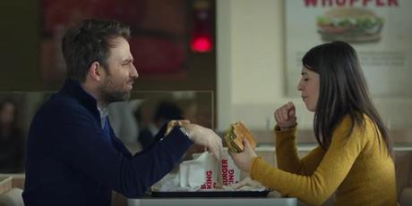 Burger King se la devuelve a McDonald’s por su valla publicitaria Burger King se la devuelve a McDonald’s por su valla publicitaria