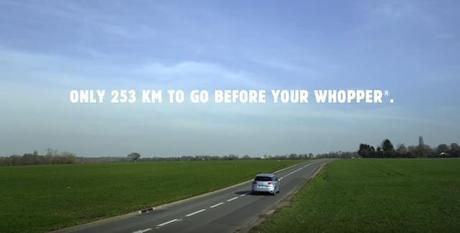 Burger King se la devuelve a McDonald’s por su valla publicitaria Burger King se la devuelve a McDonald’s por su valla publicitaria