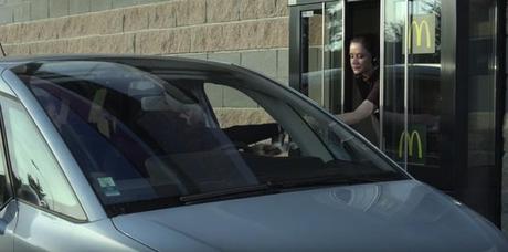 Burger King se la devuelve a McDonald’s por su valla publicitaria Burger King se la devuelve a McDonald’s por su valla publicitaria