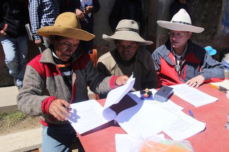 Suscripción del Convenio de Cooperación presidente de la comunidad y representante de Hubay_Yo_Chumbivilcas