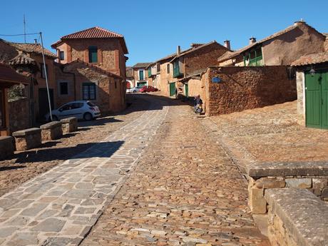 Ruta desde Toledo a Astorga, Castrillo de los Polvazares y vuelta por el castillo de Coca en Segovia.