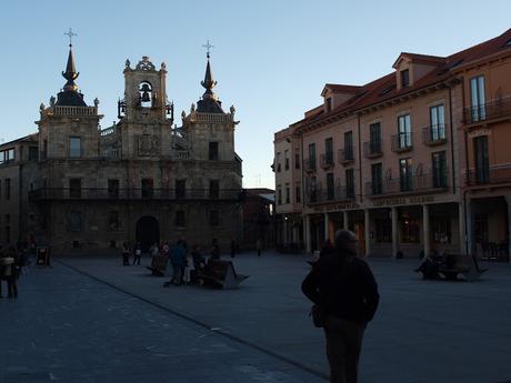 Ruta desde Toledo a Astorga, Castrillo de los Polvazares y vuelta por el castillo de Coca en Segovia.