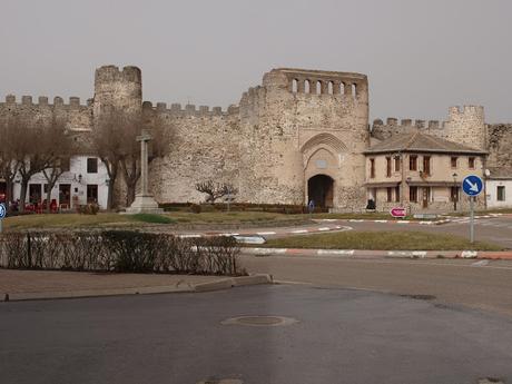 Ruta desde Toledo a Astorga, Castrillo de los Polvazares y vuelta por el castillo de Coca en Segovia.