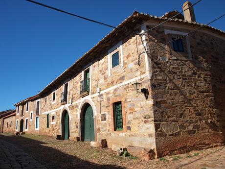 Ruta desde Toledo a Astorga, Castrillo de los Polvazares y vuelta por el castillo de Coca en Segovia.