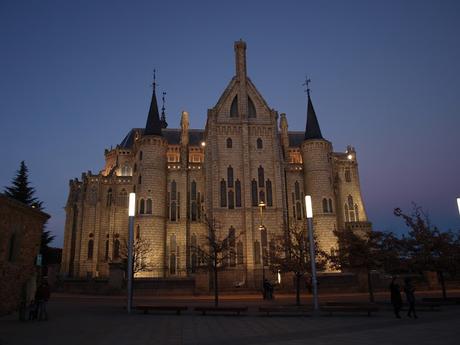 Ruta desde Toledo a Astorga, Castrillo de los Polvazares y vuelta por el castillo de Coca en Segovia.