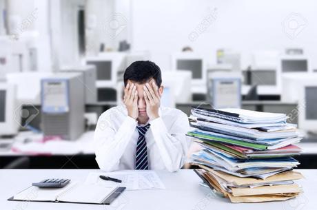 El ejecutivo agobiado frente a sus problemas El ejecutivo agobiado frente a sus problemas